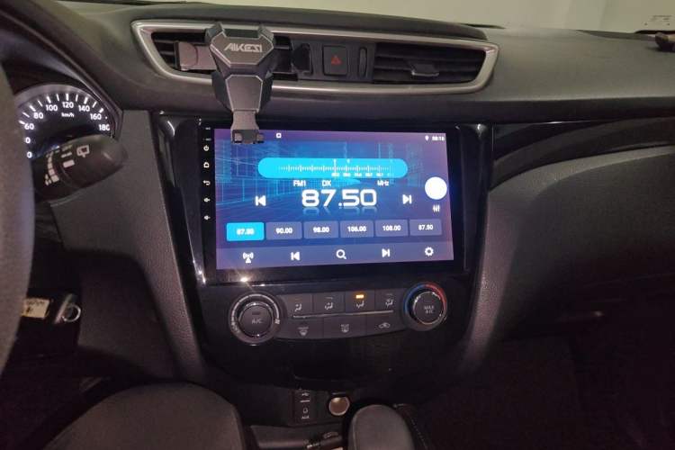 Used Nissan Qashqai 2016 2.0L CVT Elite Edition Audio And AC Panel