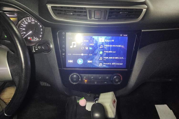 Used Nissan Qashqai 2016 2.0L CVT Luxury Edition Audio And AC Panel