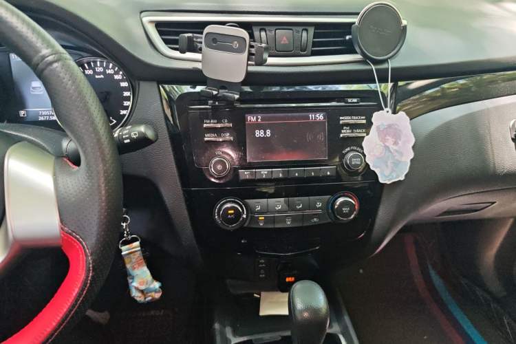 Used Nissan Qashqai 2016 2.0L CVT Elite Edition Audio And AC Panel