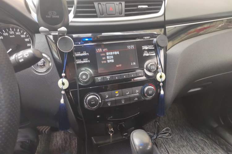 Used Nissan Qashqai 2016 2.0L CVT Luxury Edition Audio And AC Panel