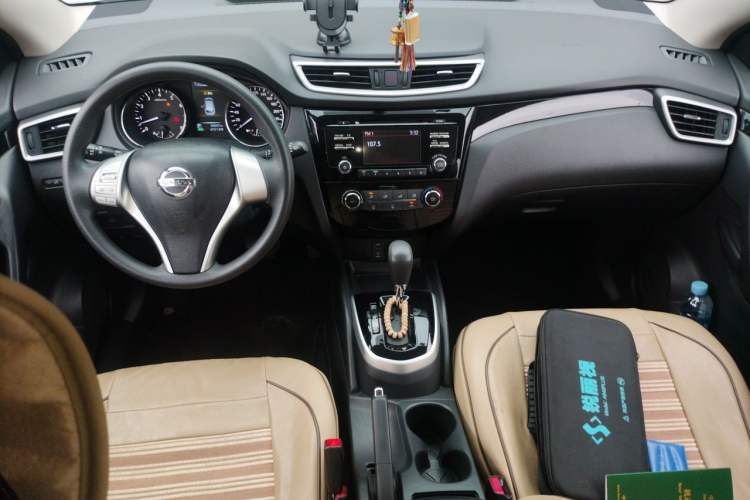 Used Nissan Qashqai 2016 2.0L CVT Elite Edition Audio And AC Panel