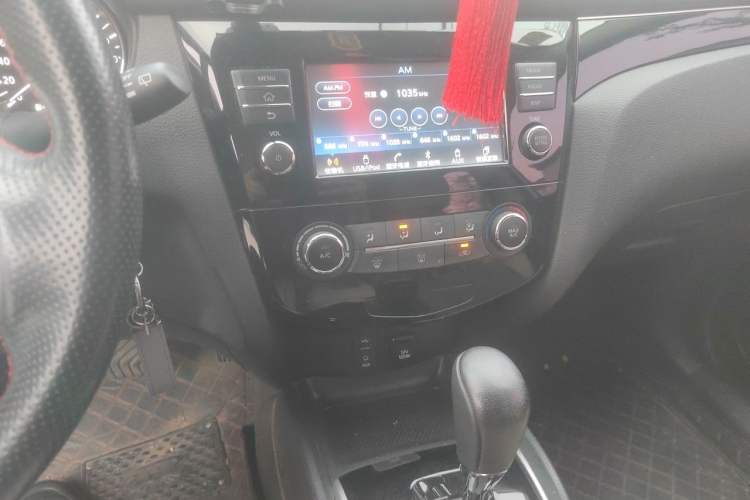 Used Nissan Qashqai 2016 2.0L CVT Leading Edition Audio And AC Panel