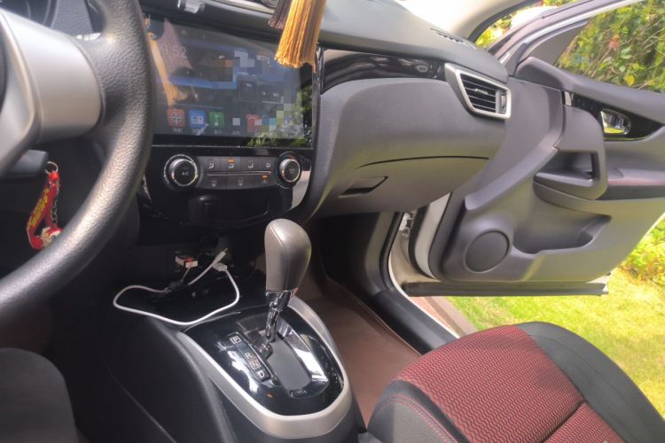 Used Nissan Qashqai 2016 2.0L CVT Elite Edition Audio And AC Panel