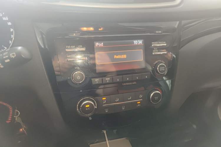 Used Nissan Qashqai 2016 2.0L CVT Elite Edition Audio And AC Panel