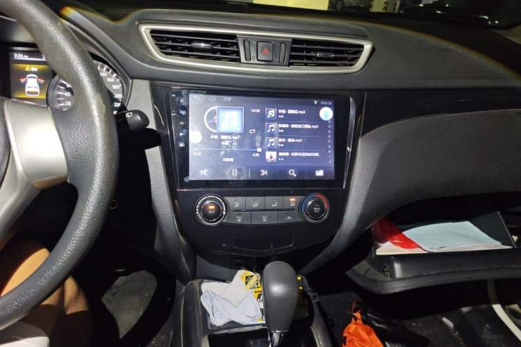 Used Nissan Qashqai 2016 2.0L CVT Elite Edition Audio And AC Panel