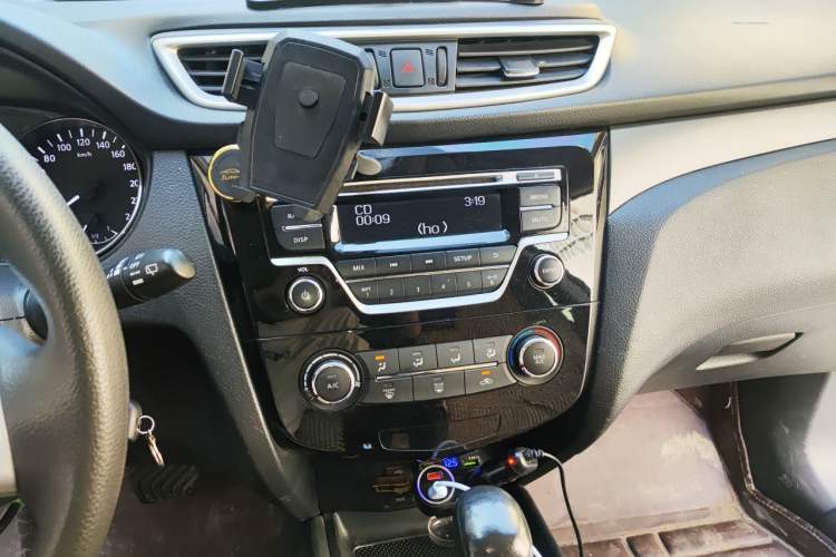 Used Nissan Qashqai 2016 1.2T CVT Fashion Edition Audio And AC Panel