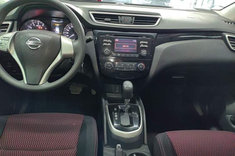Used Nissan Qashqai 2016 2.0L CVT Elite Edition Audio And AC Panel