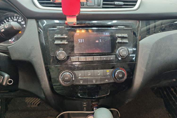 Used Nissan Qashqai 2016 2.0L CVT Elite Edition Audio And AC Panel