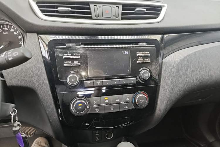 Used Nissan Qashqai 2016 2.0L CVT Elite Edition Audio And AC Panel
