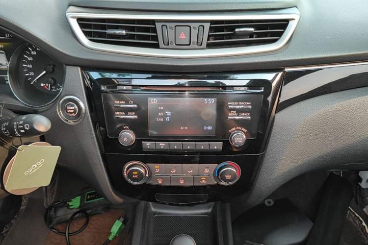 Used Nissan Qashqai 2016 2.0L CVT Luxury Edition Audio And AC Panel