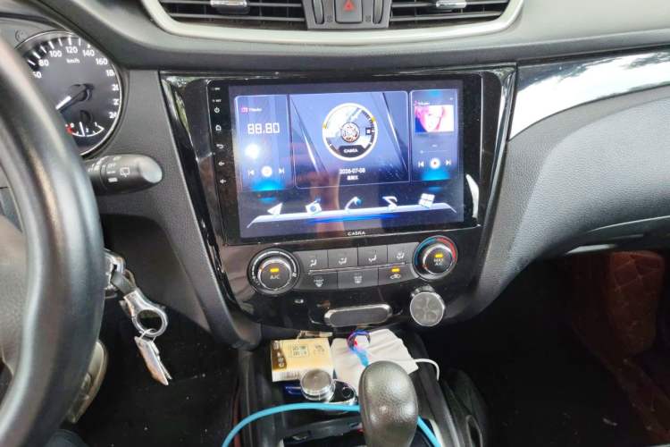 Used Nissan Qashqai 2016 2.0L CVT Elite Edition Audio And AC Panel