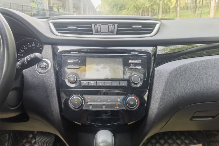 Used Nissan Qashqai 2016 2.0L CVT Luxury Edition Audio And AC Panel