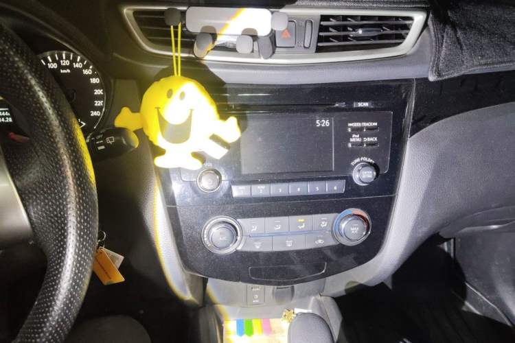 Used Nissan Qashqai 2016 2.0L CVT Elite Edition Audio And AC Panel