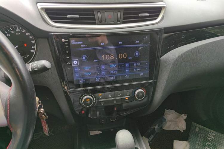 Used Nissan Qashqai 2016 2.0L CVT Elite Edition Audio And AC Panel