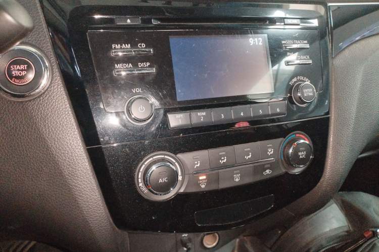 Used Nissan Qashqai 2016 2.0L CVT Luxury Edition Audio And AC Panel