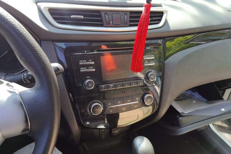Used Nissan Qashqai 2016 2.0L CVT Elite Edition Audio And AC Panel