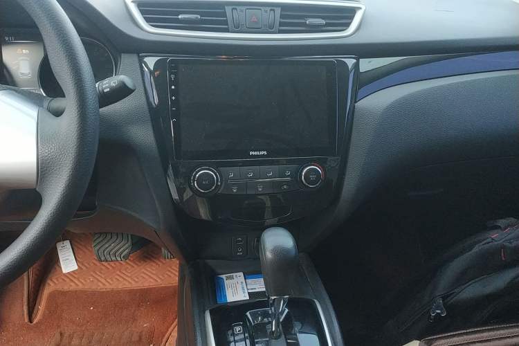 Used Nissan Qashqai 2016 2.0L CVT Elite Edition Audio And AC Panel