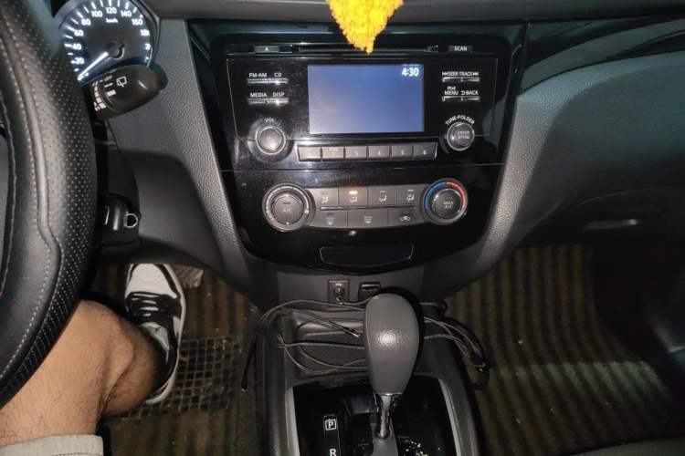 Used Nissan Qashqai 2016 2.0L CVT Elite Edition Audio And AC Panel