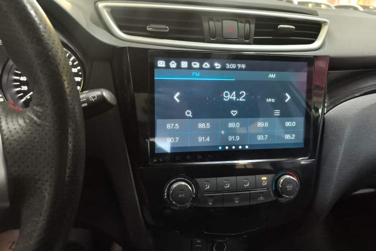Used Nissan Qashqai 2016 2.0L CVT Elite Edition Audio And AC Panel