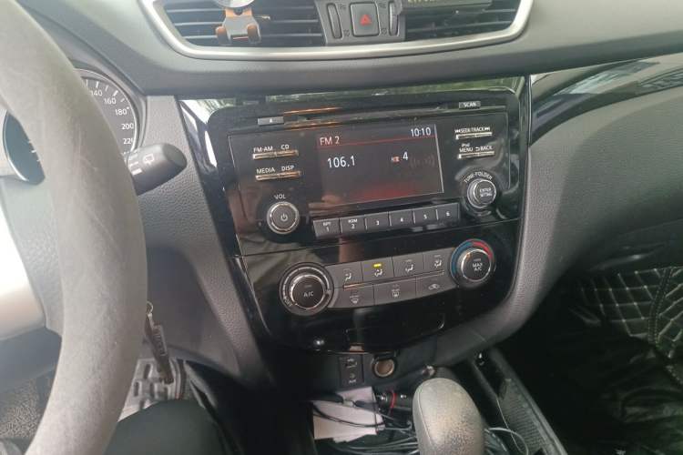 Used Nissan Qashqai 2016 2.0L CVT Elite Edition Audio And AC Panel