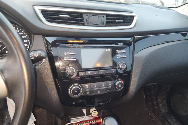 Used Nissan Qashqai 2016 2.0L CVT Luxury Edition Audio And AC Panel