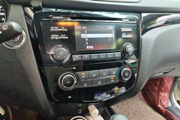 Used Nissan Qashqai 2016 2.0L CVT Luxury Edition Audio And AC Panel