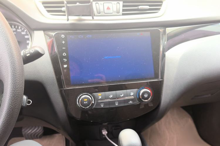 Used Nissan Qashqai 2016 2.0L CVT Elite Edition Audio And AC Panel