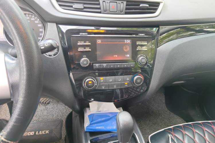 Used Nissan Qashqai 2016 2.0L CVT Luxury Edition Audio And AC Panel