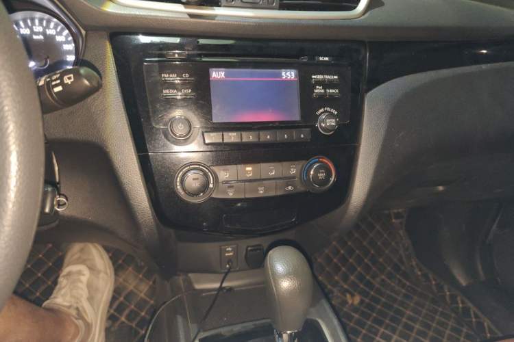 Used Nissan Qashqai 2016 2.0L CVT Elite Edition Audio And AC Panel