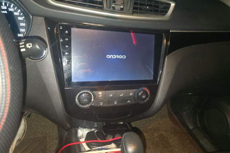 Used Nissan Qashqai 2016 2.0L CVT Luxury Edition Audio And AC Panel