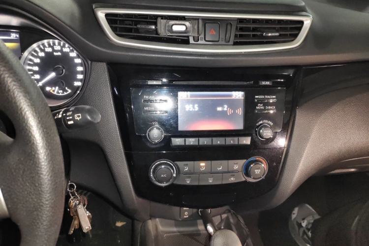 Used Nissan Qashqai 2016 2.0L CVT Elite Edition Audio And AC Panel