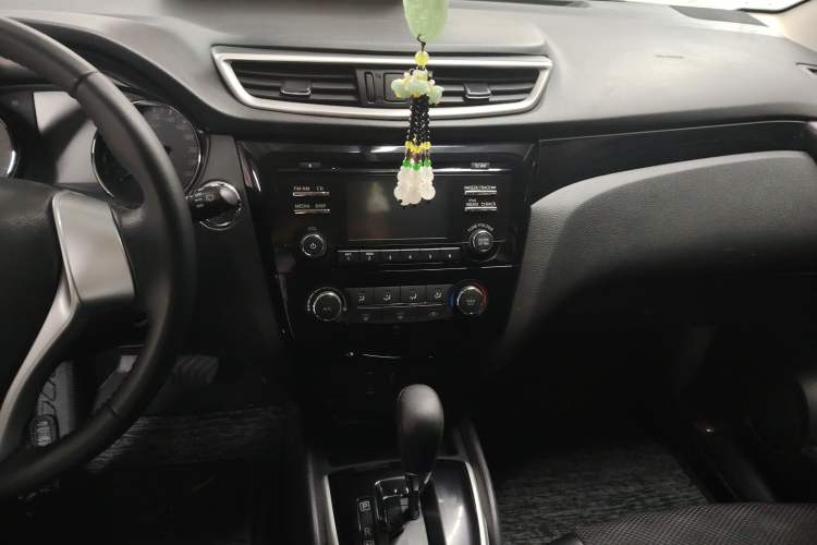 Used Nissan Qashqai 2016 2.0L CVT Luxury Edition Audio And AC Panel