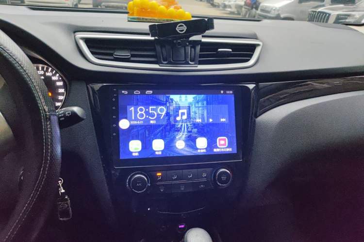 Used Nissan Qashqai 2016 2.0L CVT Elite Edition Audio And AC Panel