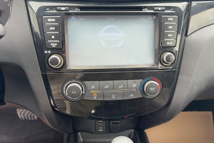 Used Nissan Qashqai 2016 2.0L CVT Elite Edition Audio And AC Panel