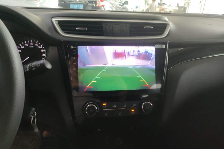 Used Nissan Qashqai 2016 2.0L CVT Elite Edition Audio And AC Panel