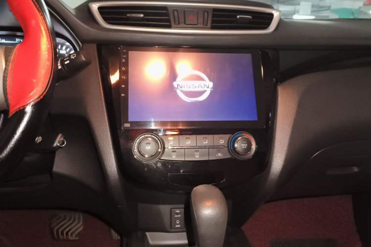 Used Nissan Qashqai 2016 2.0L CVT Elite Edition Audio And AC Panel
