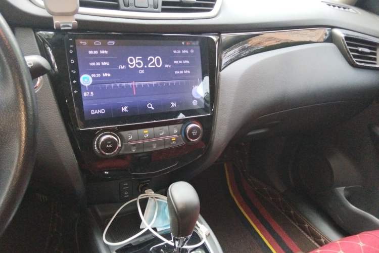 Used Nissan Qashqai 2016 2.0L CVT Luxury Edition Audio And AC Panel