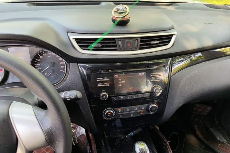 Used Nissan Qashqai 2016 2.0L CVT Elite Edition Audio And AC Panel