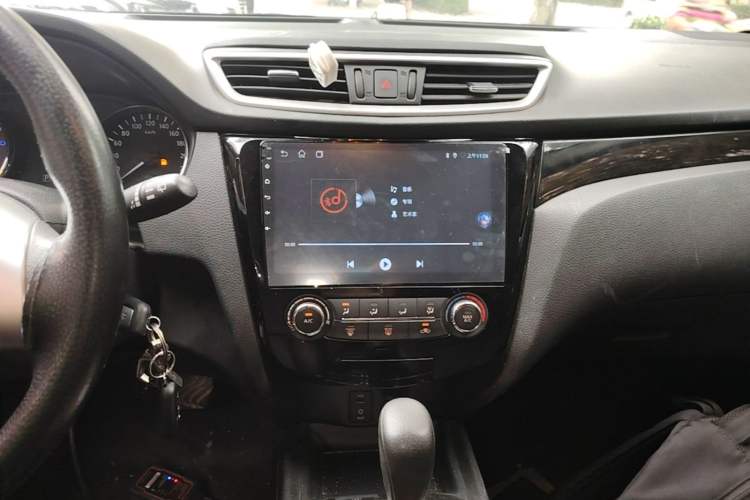 Used Nissan Qashqai 2016 2.0L CVT Elite Edition Audio And AC Panel