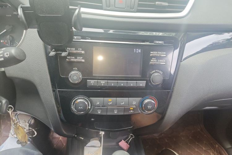 Used Nissan Qashqai 2016 2.0L CVT Elite Edition Audio And AC Panel