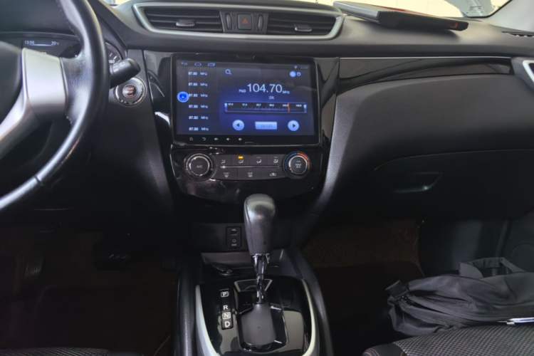 Used Nissan Qashqai 2016 2.0L CVT Luxury Edition Audio And AC Panel