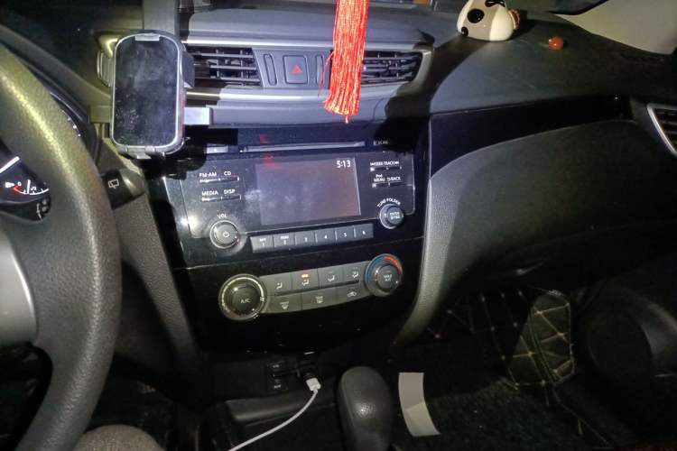 Used Nissan Qashqai 2016 2.0L CVT Elite Edition Audio And AC Panel
