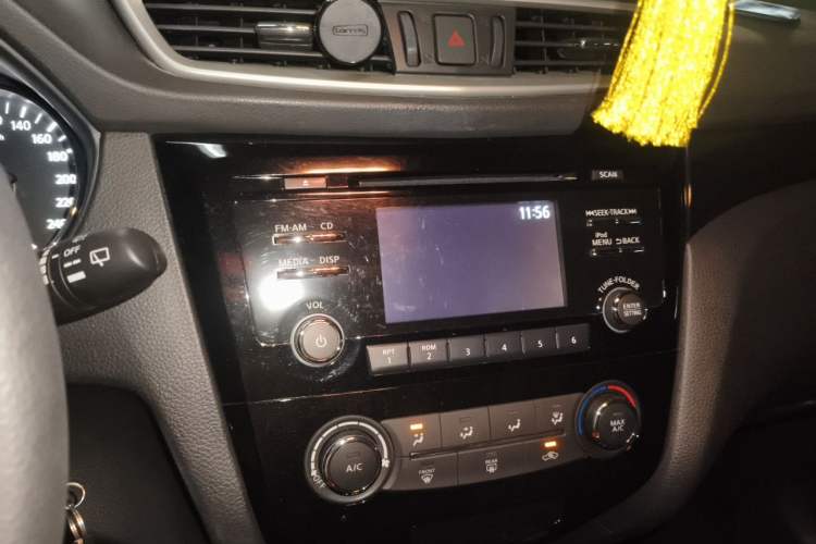 Used Nissan Qashqai 2016 2.0L CVT Elite Edition Audio And AC Panel