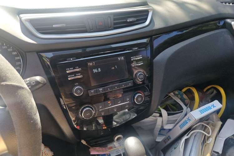 Used Nissan Qashqai 2016 2.0L CVT Elite Edition Audio And AC Panel