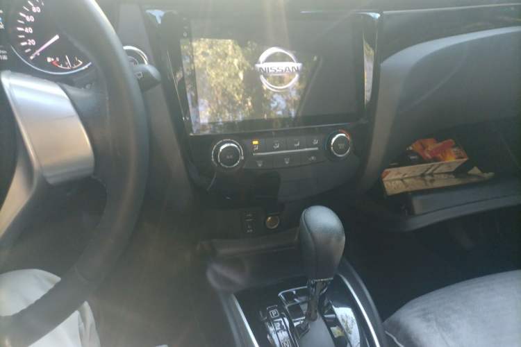 Used Nissan Qashqai 2016 2.0L CVT Elite Edition Audio And AC Panel