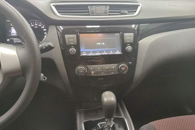 Used Nissan Qashqai 2016 2.0L CVT Elite Edition Audio And AC Panel