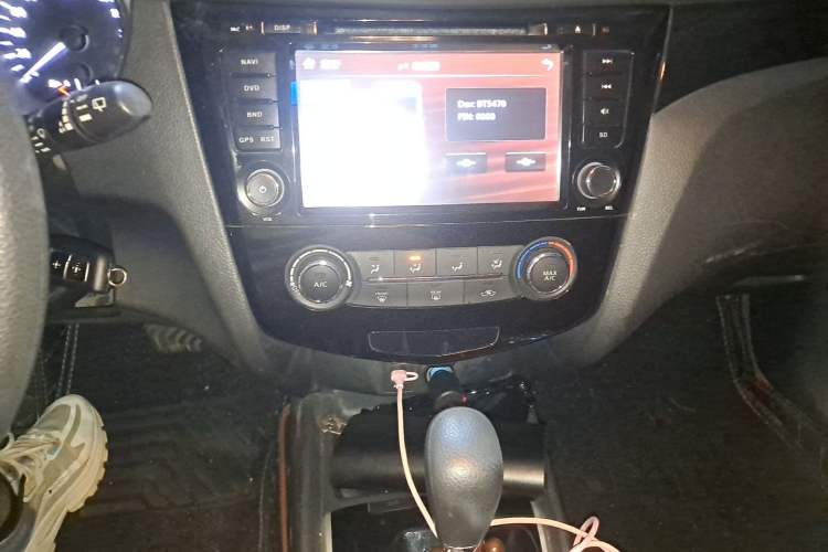 Used Nissan Qashqai 2016 2.0L CVT Elite Edition Audio And AC Panel