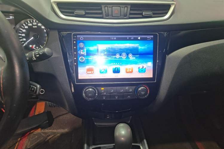 Used Nissan Qashqai 2016 2.0L CVT Elite Edition Audio And AC Panel