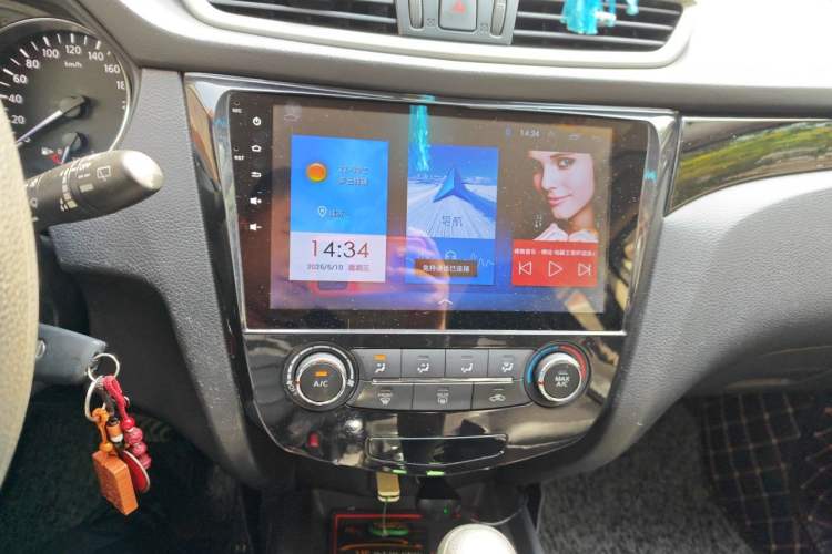 Used Nissan Qashqai 2016 2.0L CVT Elite Edition Audio And AC Panel