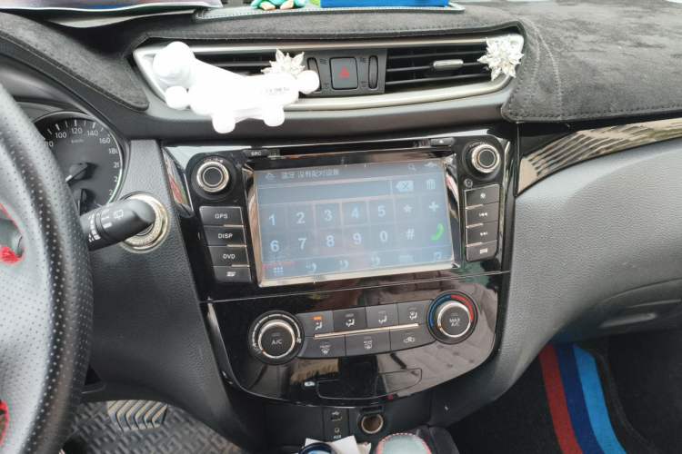 Used Nissan Qashqai 2016 2.0L CVT Luxury Edition Audio And AC Panel